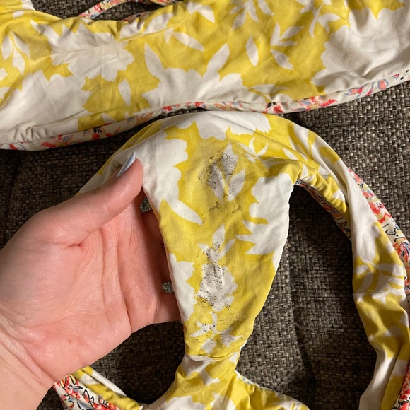 Billabong Reversible Bikini Set! - Picture 4 of 4